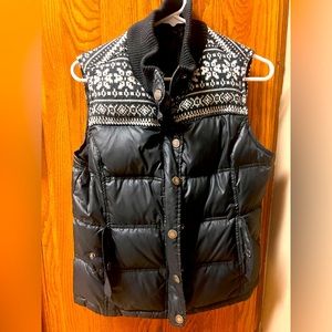 Black Tommy Hilfiger vest with sweater detail